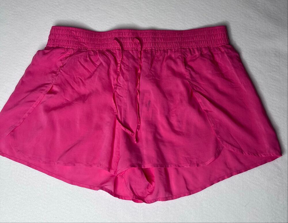 Gap Body NWT Women’s Pink Shorts Size Large